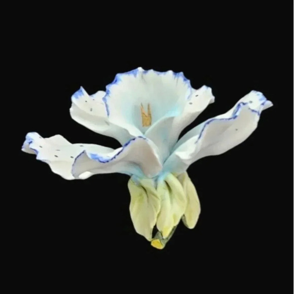 Vtg Capodimonte White / Blue Orchid Flower Italy Marked N w Crown L. Riole - Picture 8 of 8
